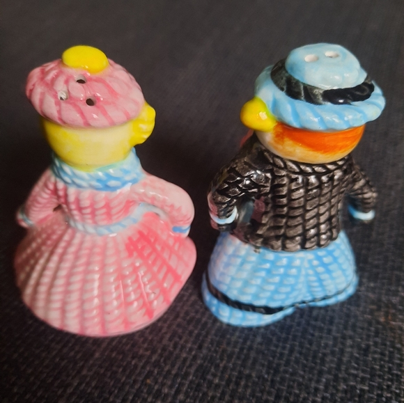 Vintage Pair of Boy & Girl in Yarn String Winter Clothing  Salt/Pepper Shakers - Picture 3 of 9